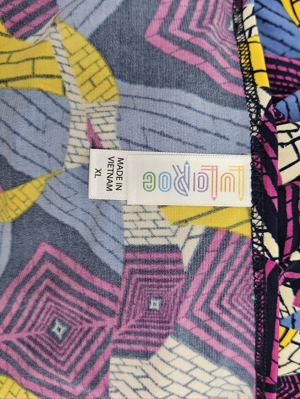 LuLaRoe Classic T Blouse XL Geometric - Picture 5 of 7